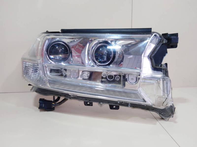 Фара правая Toyota Land Cruiser (J200) 2015> Фара правая Toyota Land Cruiser (J200) 2015>
