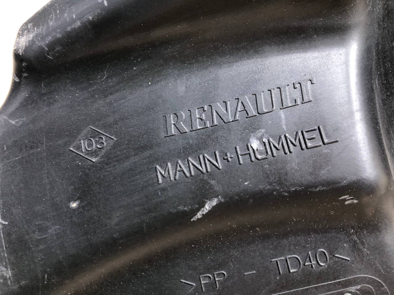Корпус воздушного фильтра Renault Megane (3) 2009-2016 Корпус воздушного фильтра Renault Megane (3) 2009-2016