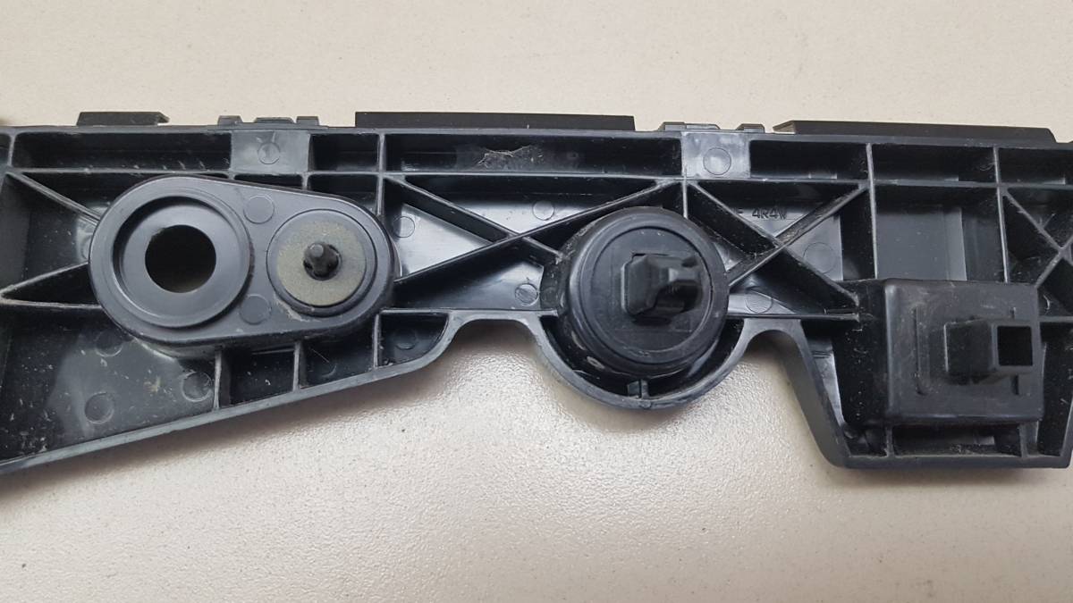 Кронштейн заднего бампера правый Mazda Mazda 3 (BM) 2013-2016