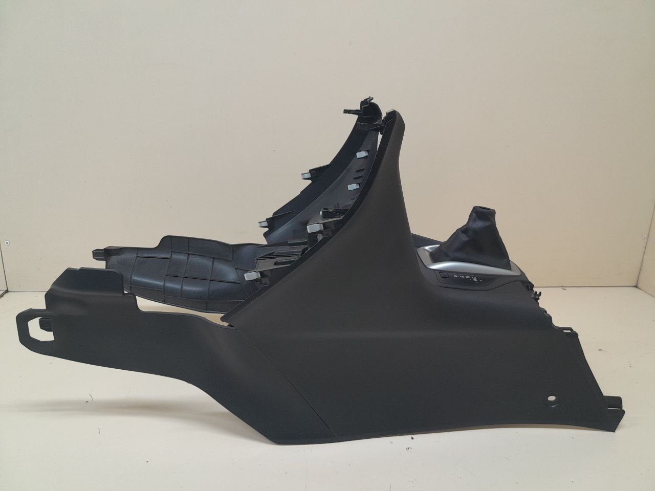 Консоль центральная Mazda Mazda 3 (BM) 2013-2016 Консоль центральная Mazda Mazda 3 (BM) 2013-2016