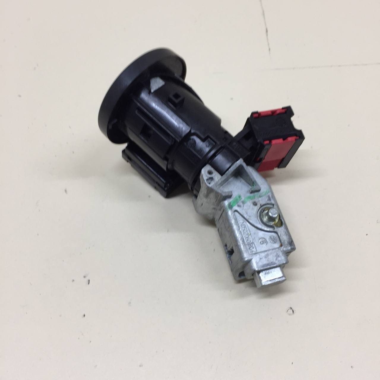 Замок зажигания Renault Duster (HSA, HSM) 2012> Замок зажигания Renault Duster (HSA, HSM) 2012>