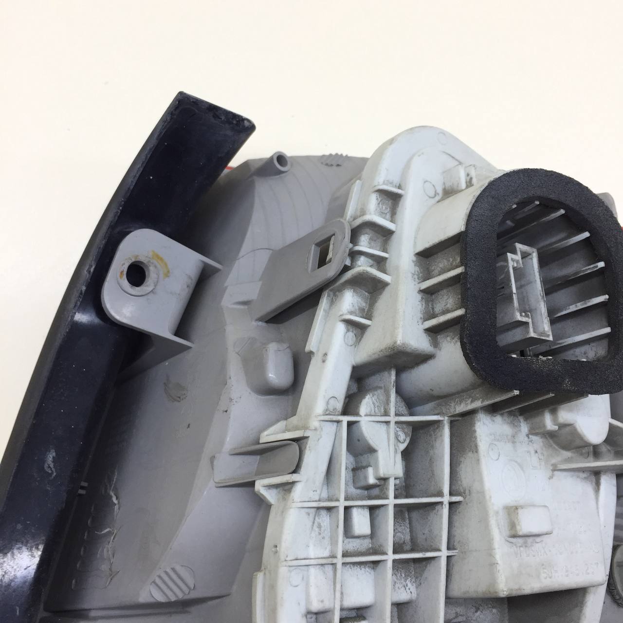 Фонарь задний левый Skoda Rapid 2012-2020