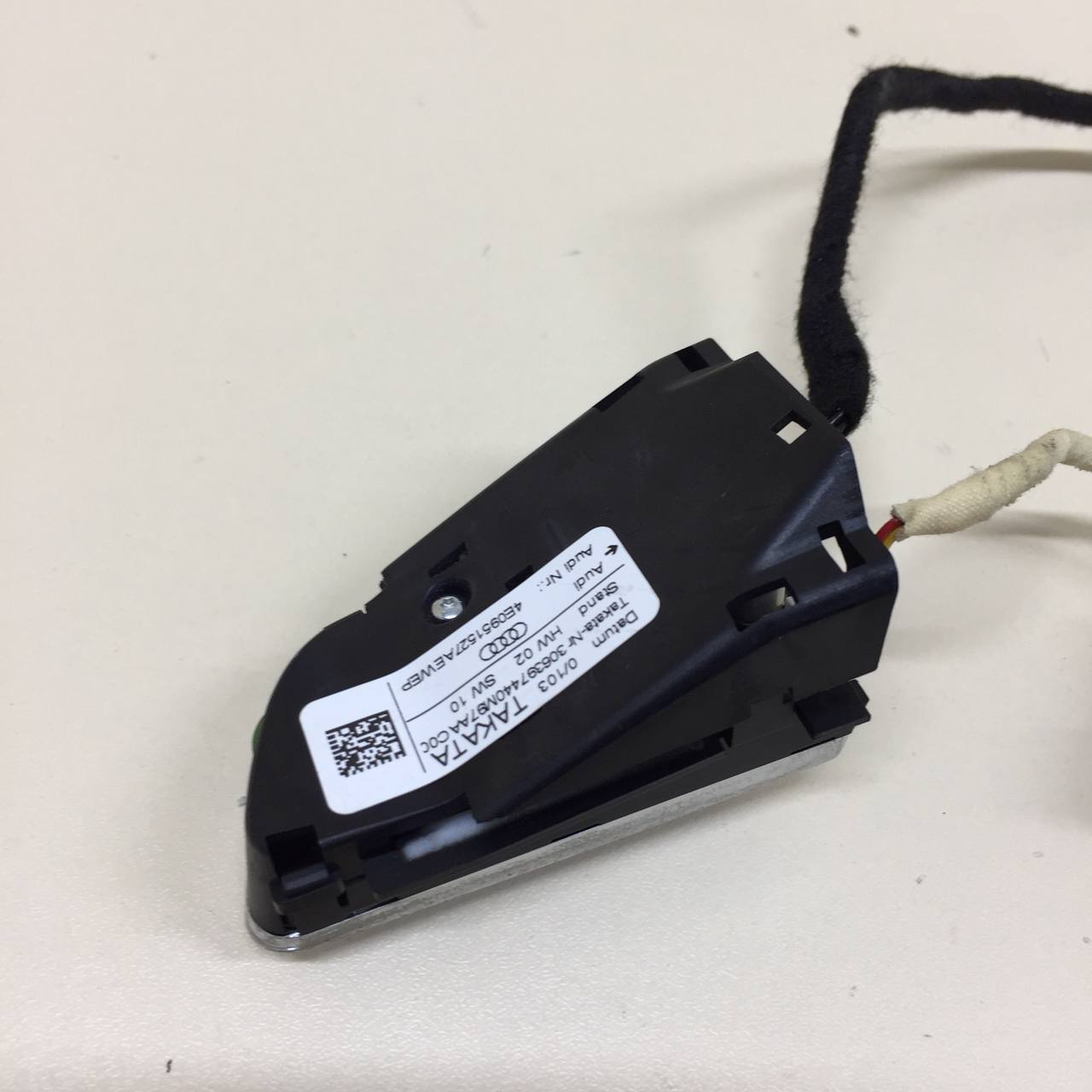 Кнопка многофункциональная Audi Q5 (8R) 2008-2017 Кнопка многофункциональная Audi Q5 (8R) 2008-2017