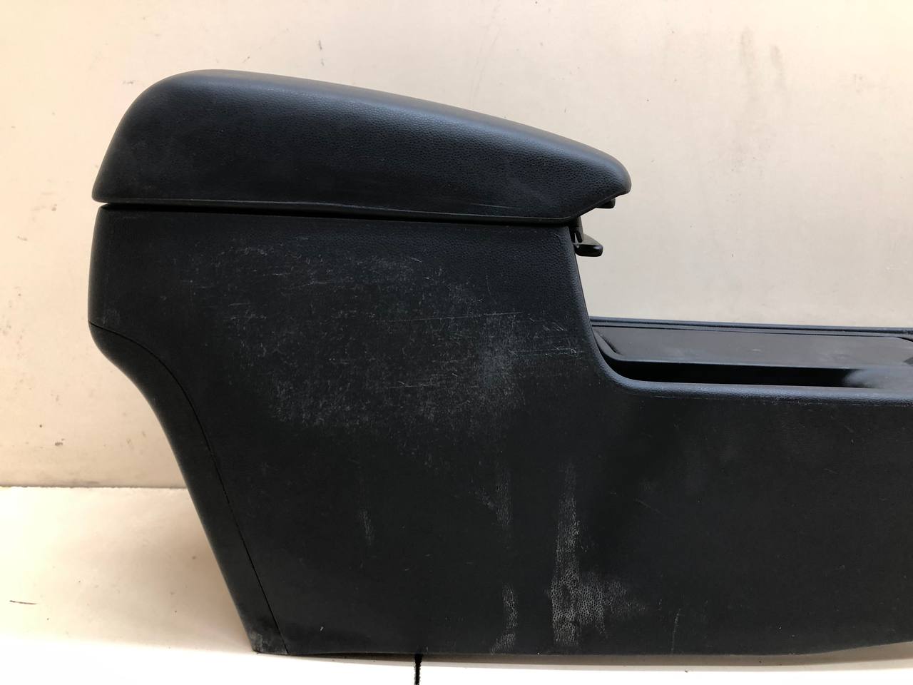 Консоль центральная Mazda Mazda 3 (BK) 2002-2009 Консоль центральная Mazda Mazda 3 (BK) 2002-2009