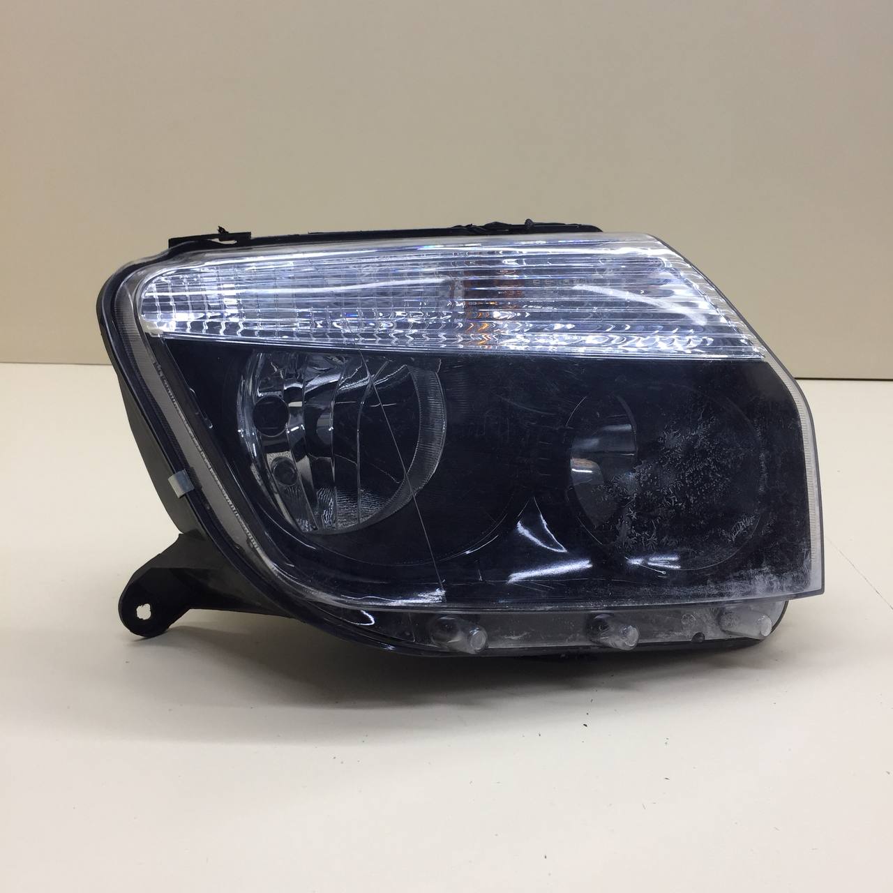 Фара правая Renault Duster (HSA, HSM) 2012> Фара правая Renault Duster (HSA, HSM) 2012>