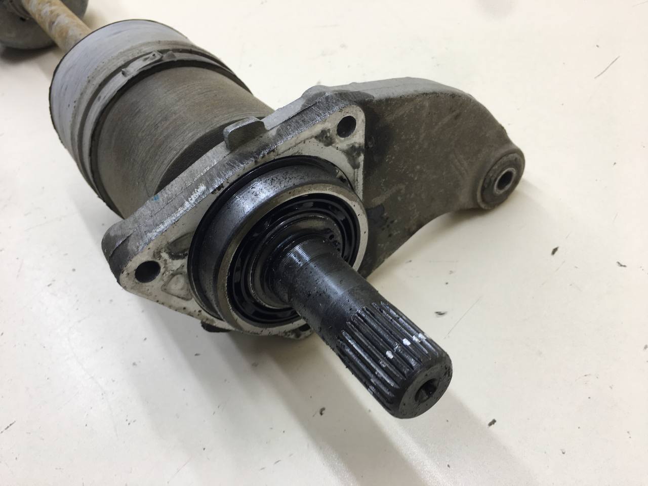 Полуось передняя левая Lada Niva 4х4 2121 1977-2021 Полуось передняя левая Lada Niva 4х4 2121 1977-2021