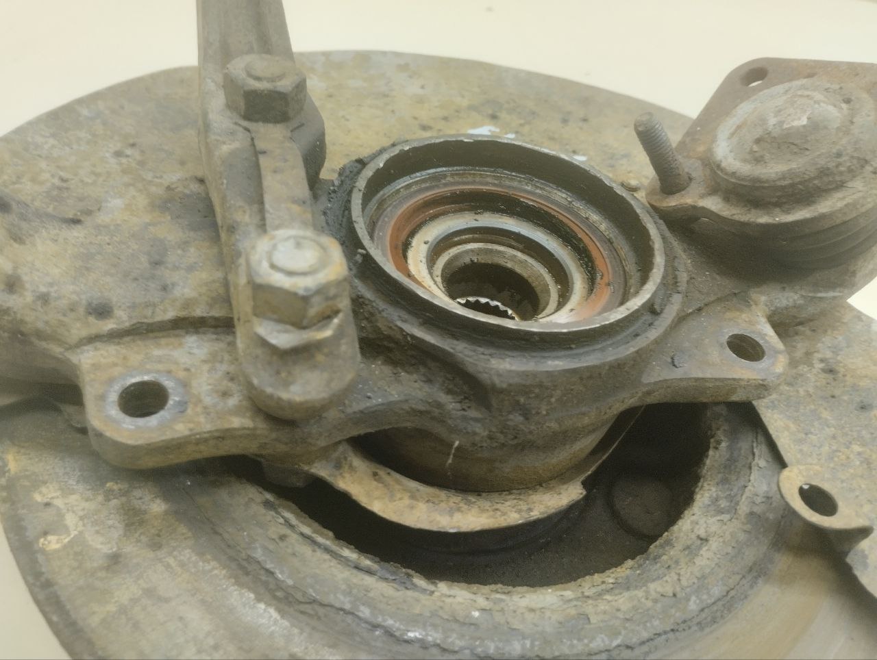 Кулак поворотный передний правый Chevrolet Niva 2009-2020