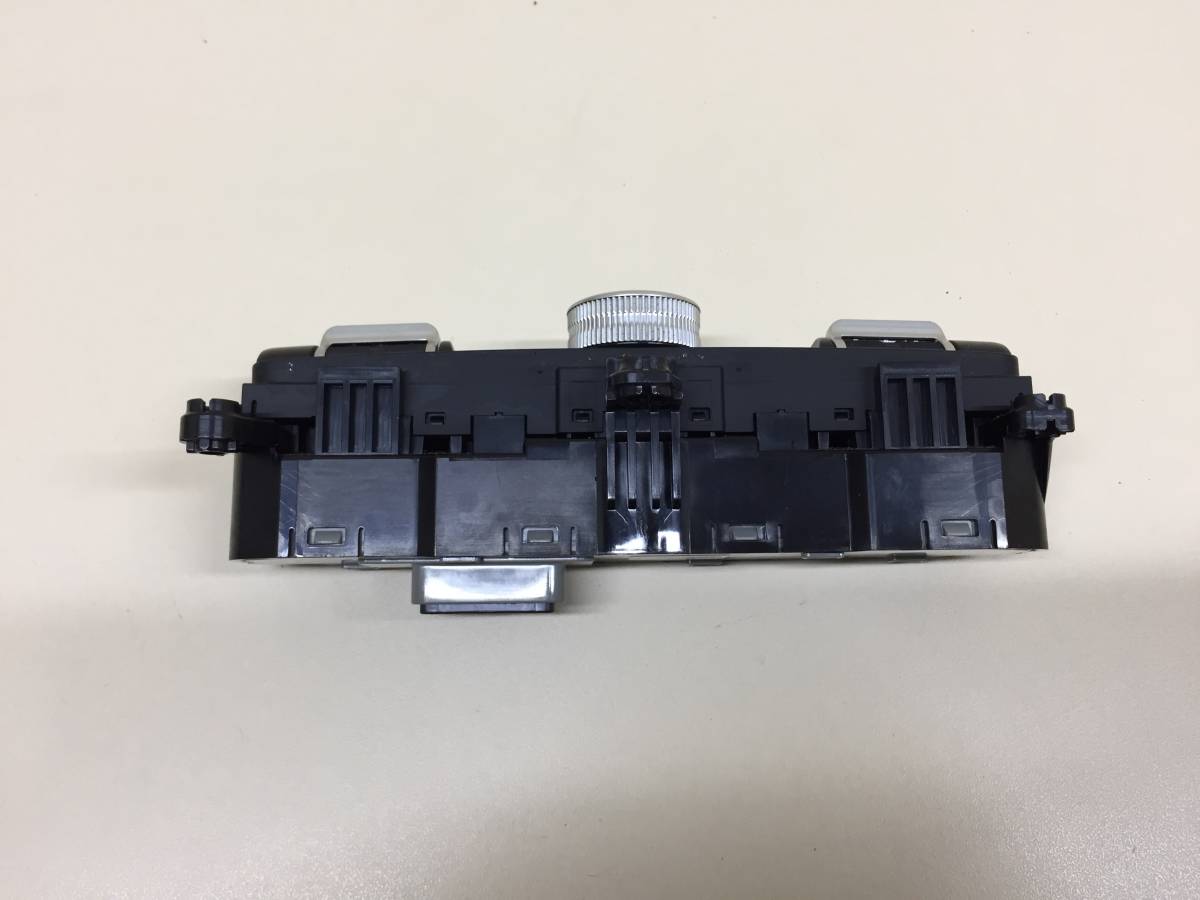 Блок кнопок Kia K5 (DL3) 2019>