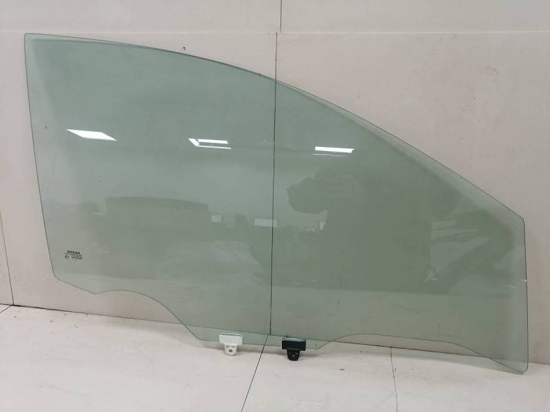Стекло двери передней правой Nissan Tiida (C11) 2007-2014