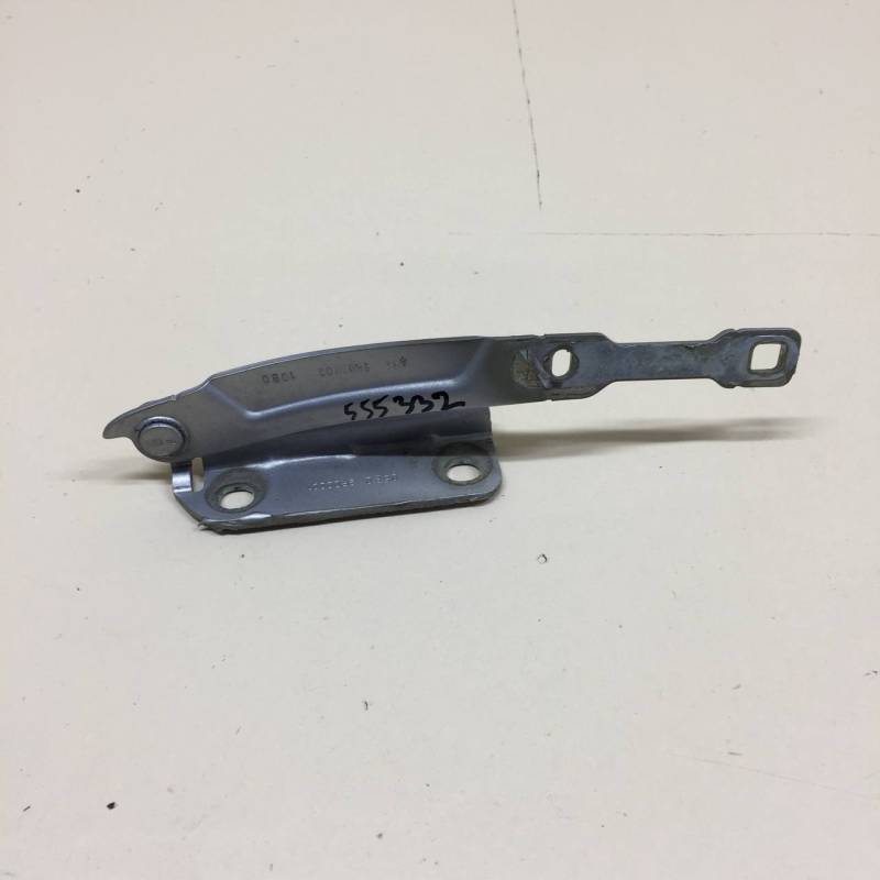 Петля капота левая Renault Sandero Stepway (5S) 2014-2022 Петля капота левая Renault Sandero Stepway (5S) 2014-2022