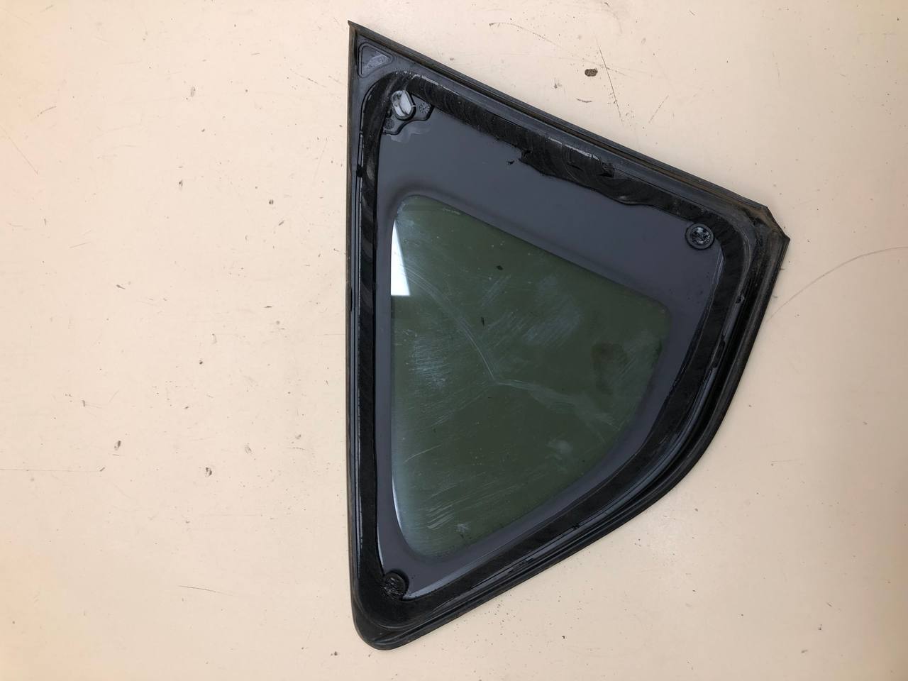 Стекло кузовное глухое левое Toyota Rav 4 (XA40) 2013-2019