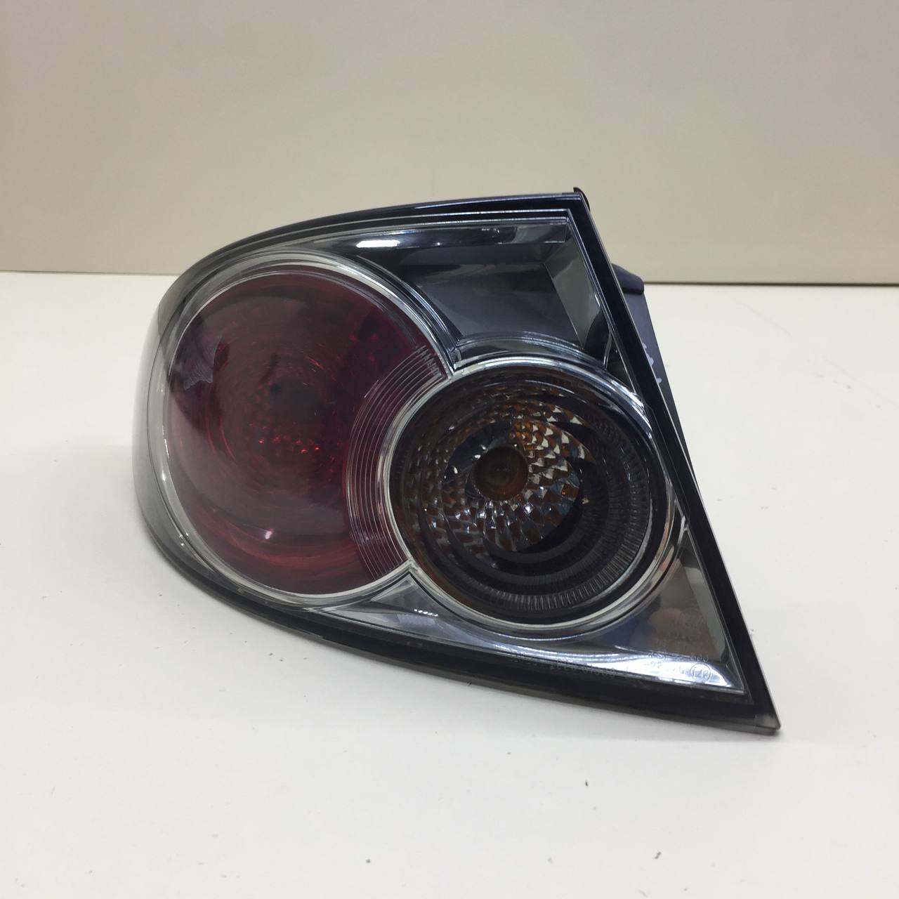 Фонарь задний наружный левый Mazda Mazda 6 (GG) 2002-2007 Фонарь задний наружный левый Mazda Mazda 6 (GG) 2002-2007