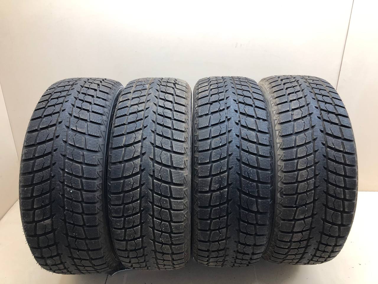 Шины к-кт R21 Всесезонные WINTER DEFENDER