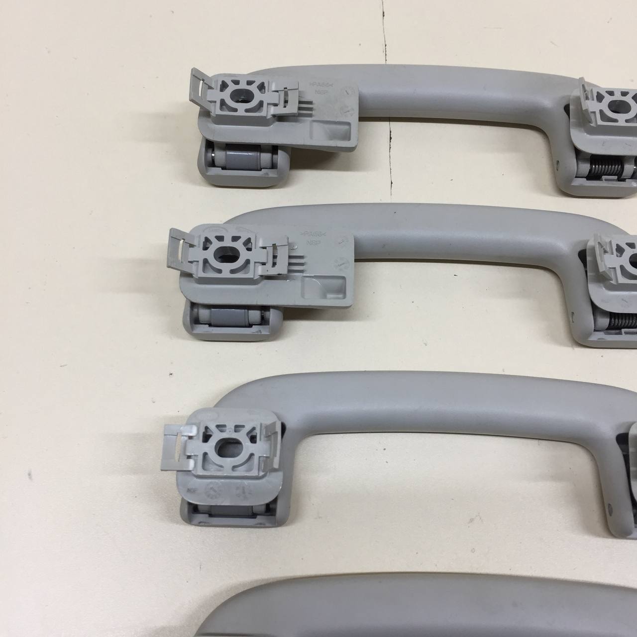 Ручка внутренняя потолочная Jaguar XE (760) 2014-2021 Ручка внутренняя потолочная Jaguar XE (760) 2014-2021