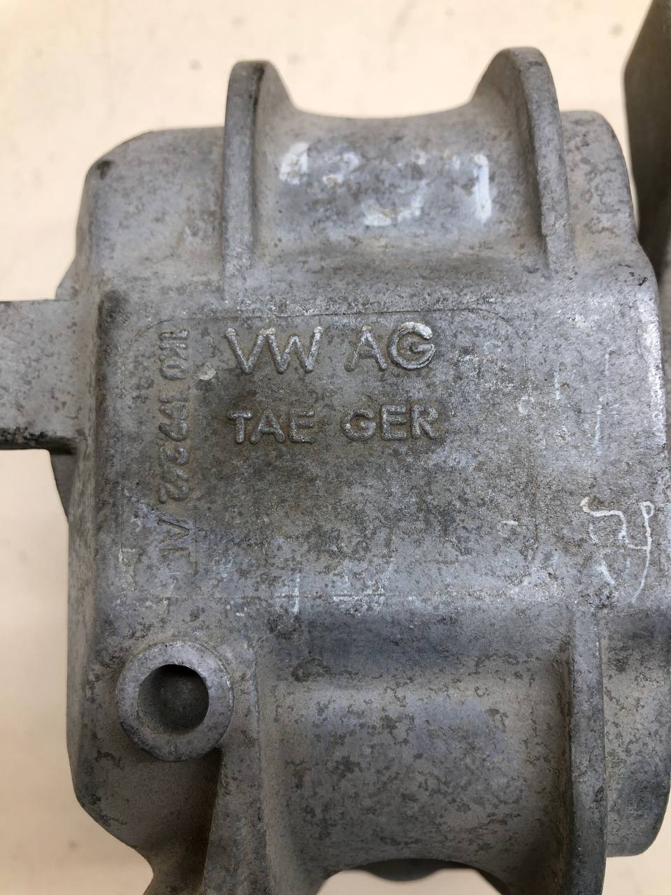 Опора двигателя правая Volkswagen Golf 5 (1K) 2003-2009 Опора двигателя правая Volkswagen Golf 5 (1K) 2003-2009