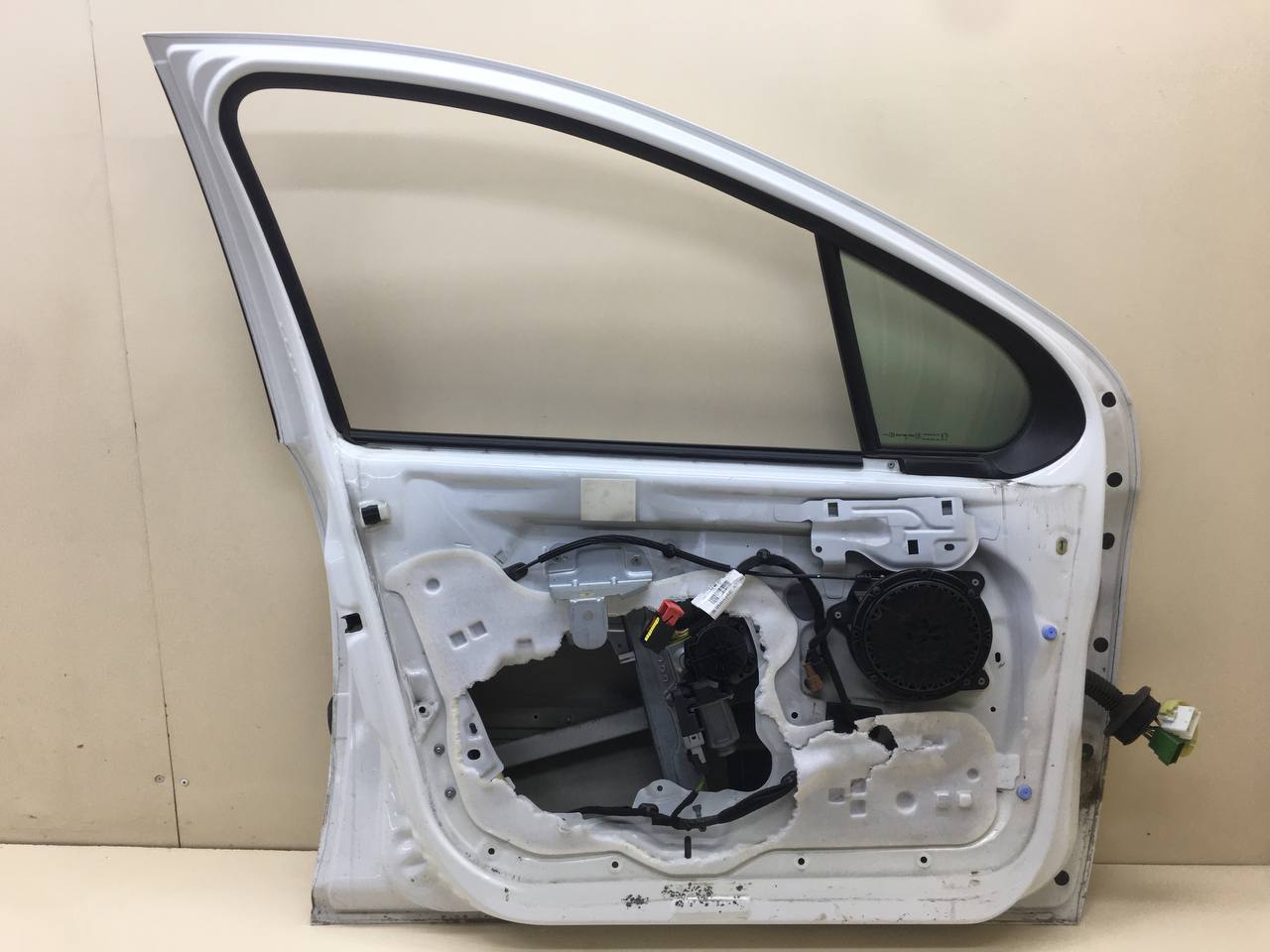 Дверь передняя левая Peugeot 207 2006-2013