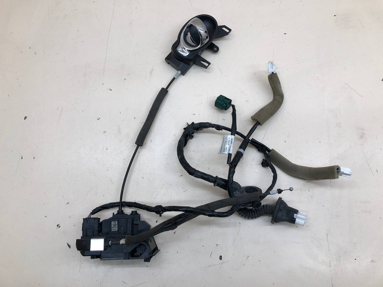Замок двери задней левой Nissan Juke (YF15) 2011-2020