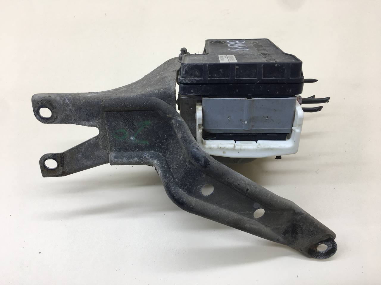 Блок ABS (насос) Mitsubishi Lancer 9  (CS/Classic) 2000-2011