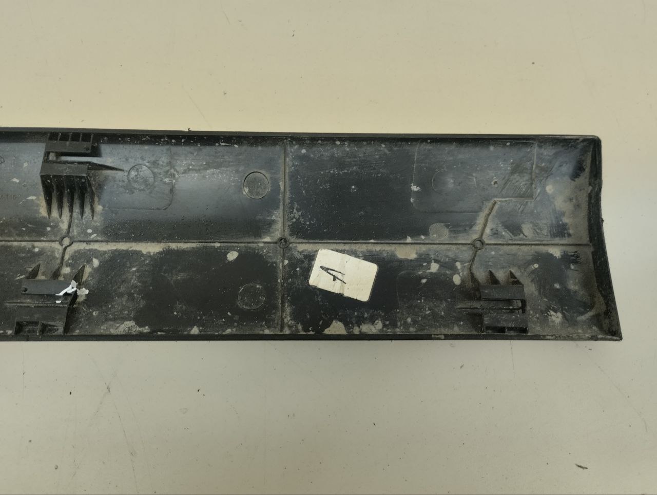 Молдинг передней правой двери Lada Largus 2012>