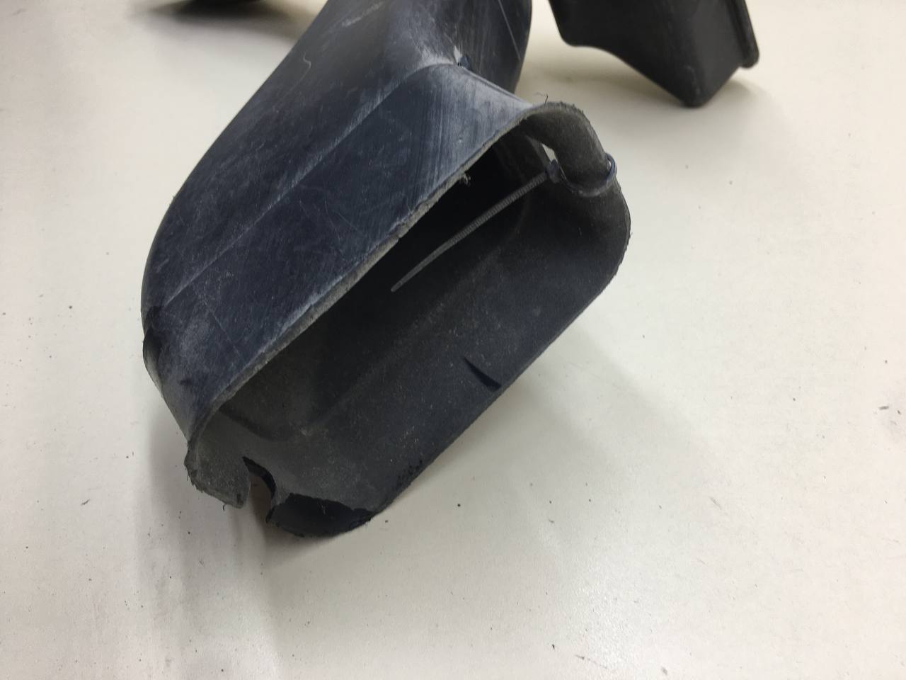 Воздуховод BMW 7-Series F01,F02 2008-2015 Воздуховод BMW 7-Series F01,F02 2008-2015