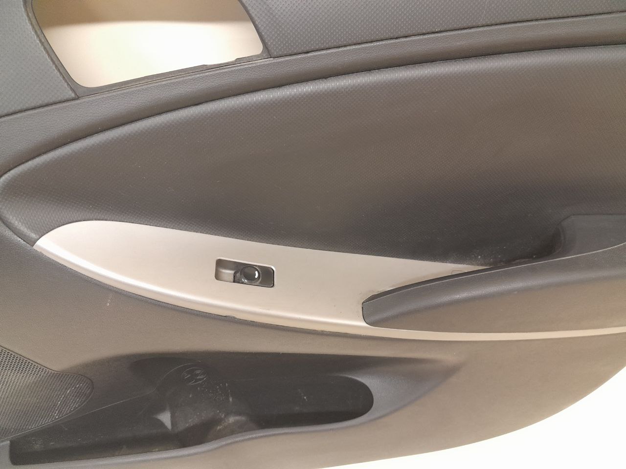 Обшивка двери передней правой Hyundai Solaris (RB) 2010-2017