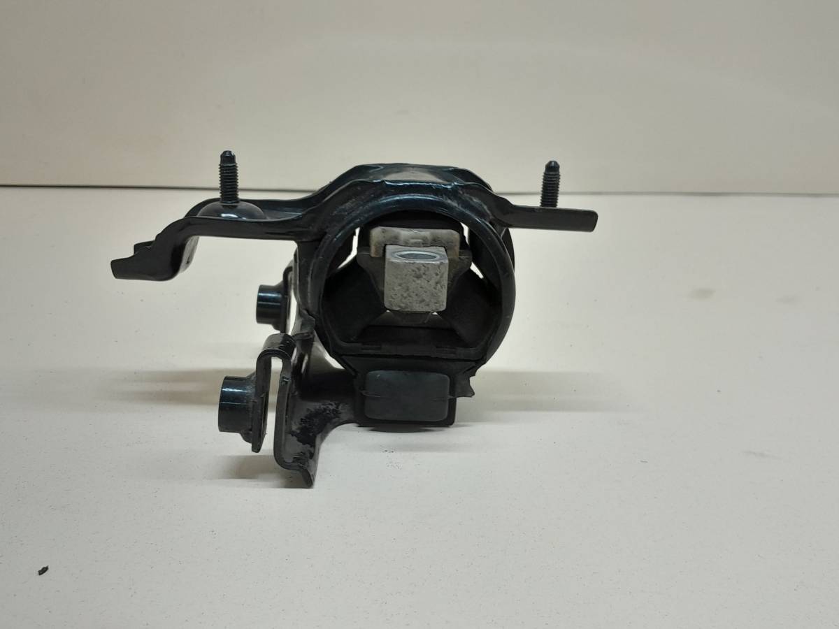 Опора КПП левая Volkswagen Polo (MK5) 2011-2020 Опора КПП левая Volkswagen Polo (MK5) 2011-2020