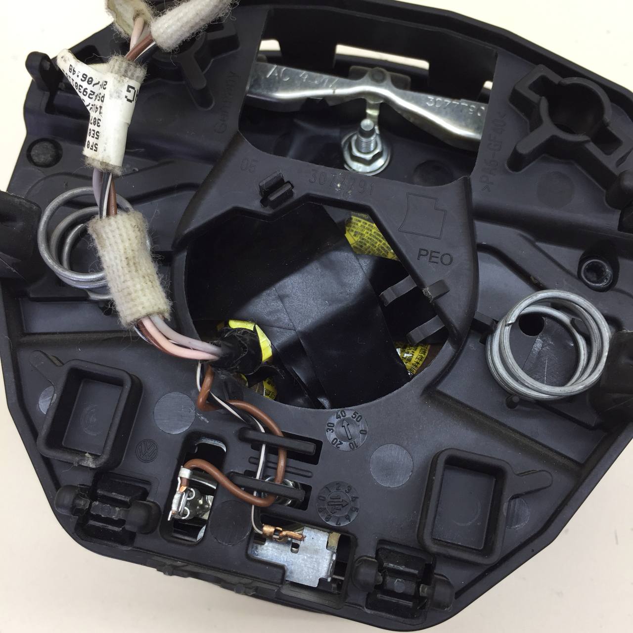 Подушка безопасности в рулевое колесо Skoda Rapid 2012-2020