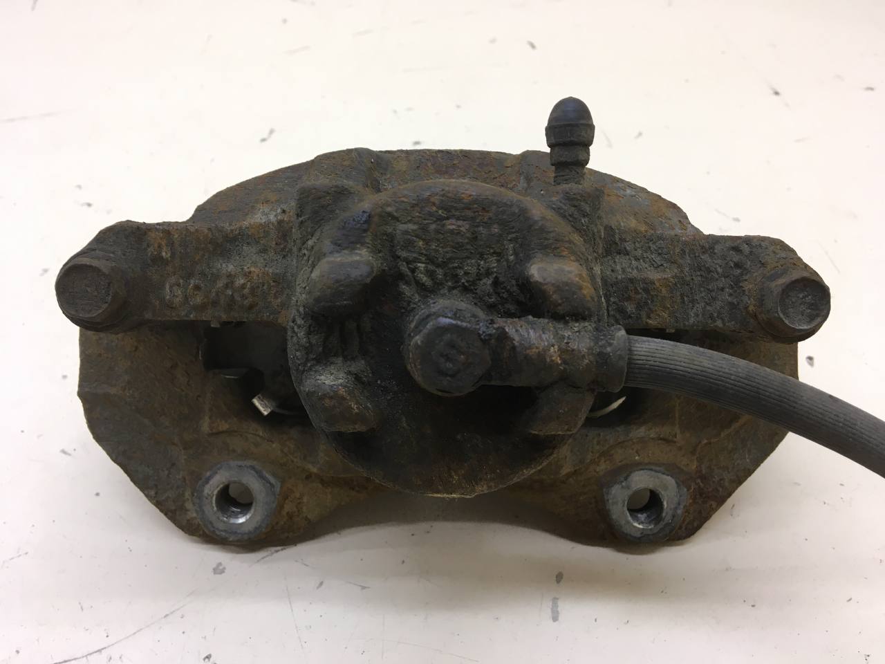 Суппорт передний правый Mitsubishi Lancer 9 (CS/Classic) 2000-2011 Суппорт передний правый Mitsubishi Lancer 9 (CS/Classic) 2000-2011