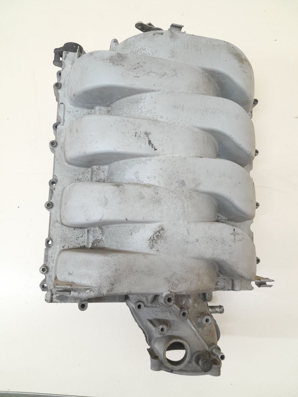 Коллектор впускной Audi Q7 (4L) 2005-2015