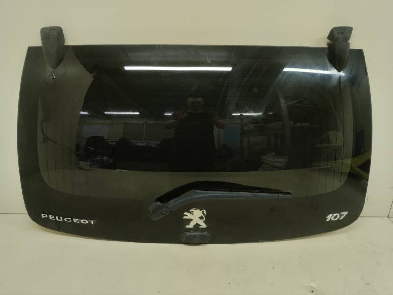 Стекло заднее Peugeot 107 2006-2014 Стекло заднее Peugeot 107 2006-2014