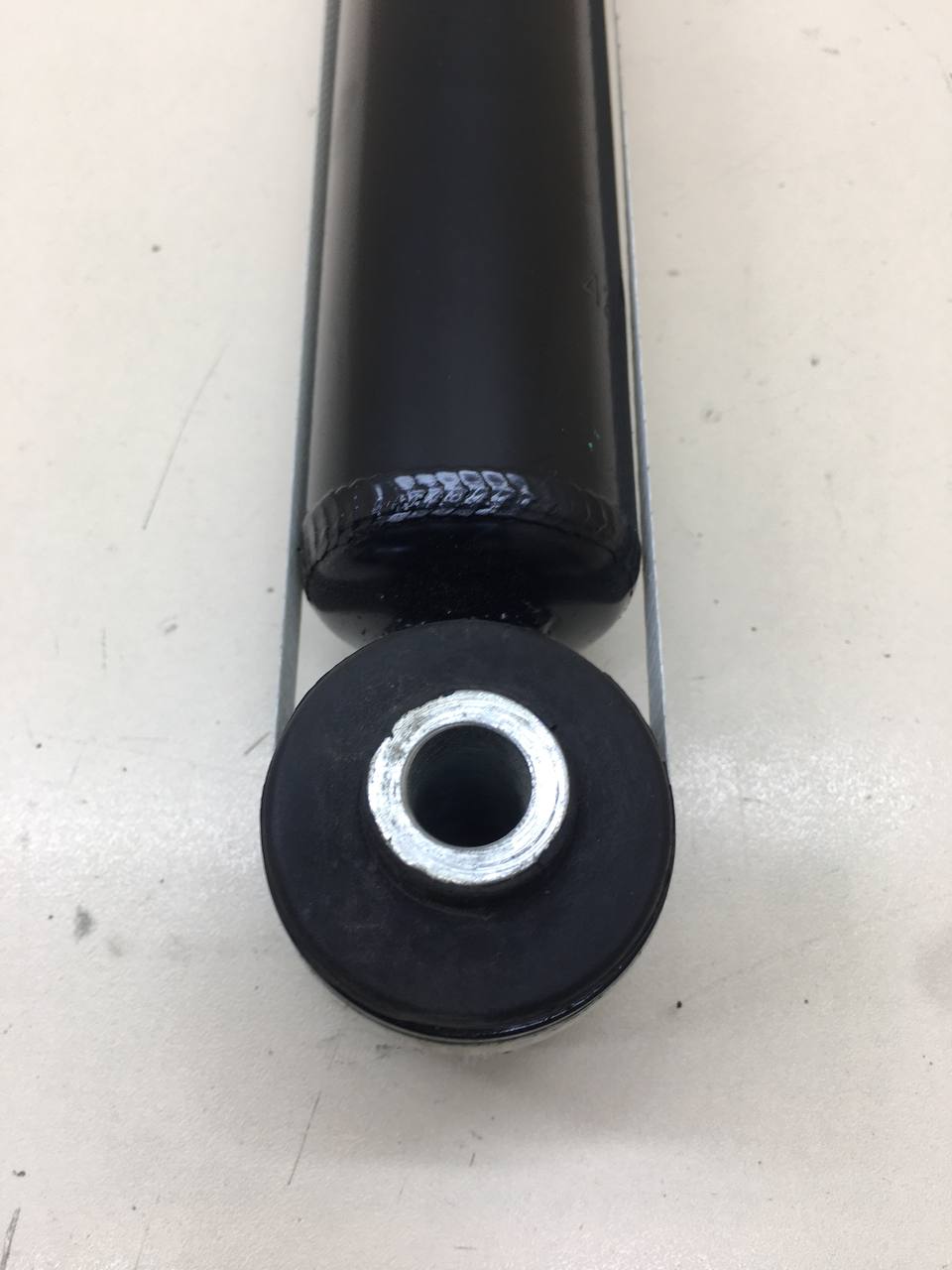 Амортизатор задний Mitsubishi Outlander XL (CW) 2006-2012