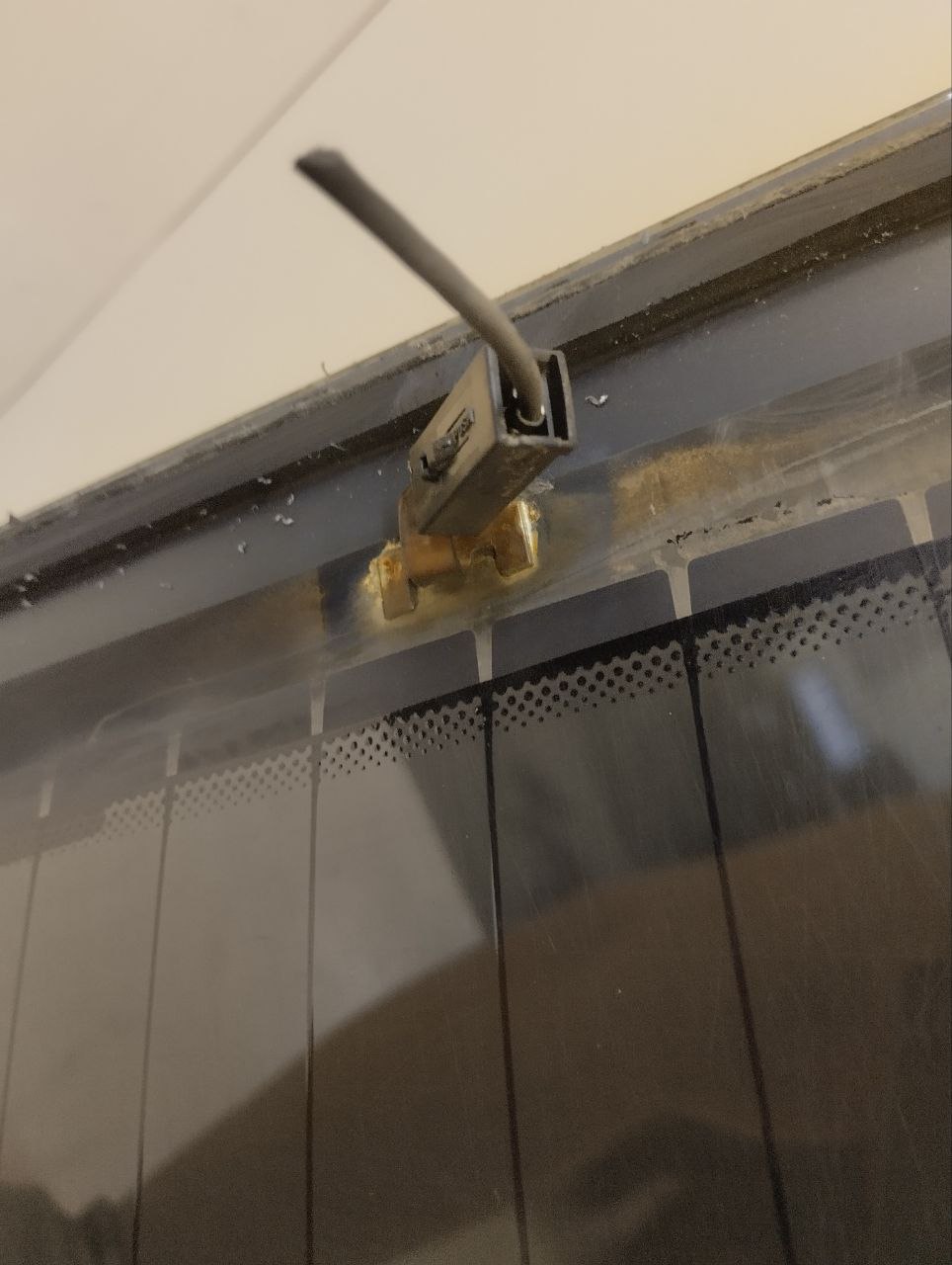 Стекло заднее Nissan Almera (N16) 2000-2006