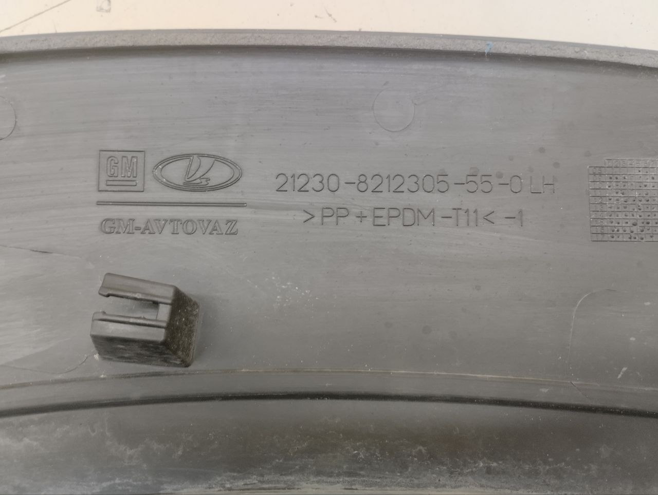 Накладка заднего крыла левого Chevrolet Niva 2009-2020