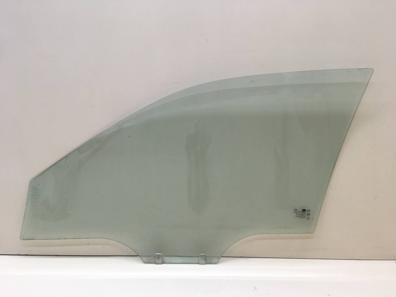 Стекло двери передней правой Kia Spectra (SD) 2004-2011