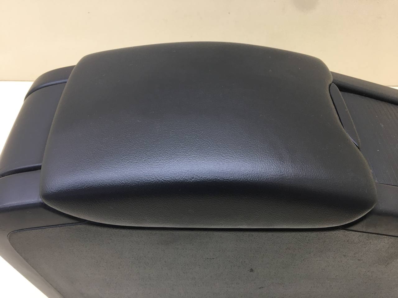 Консоль центральная Volvo XC60 2008-2017