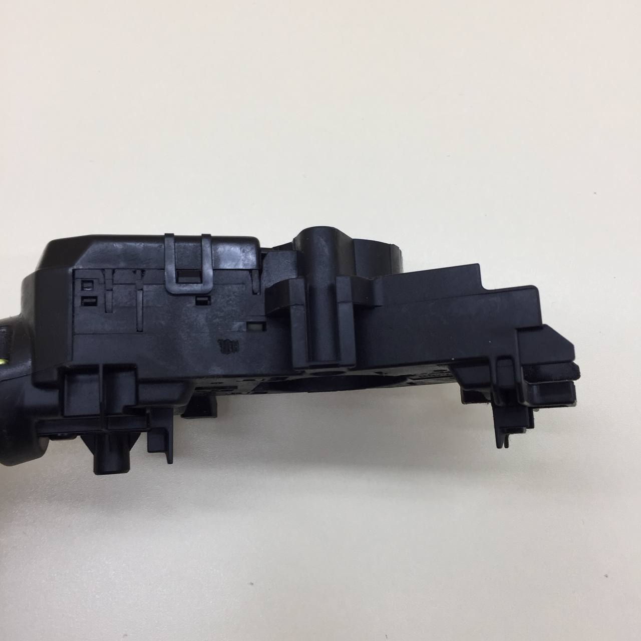 Переключатель поворотов подрулевой Hyundai Solaris (RB) 2010-2017