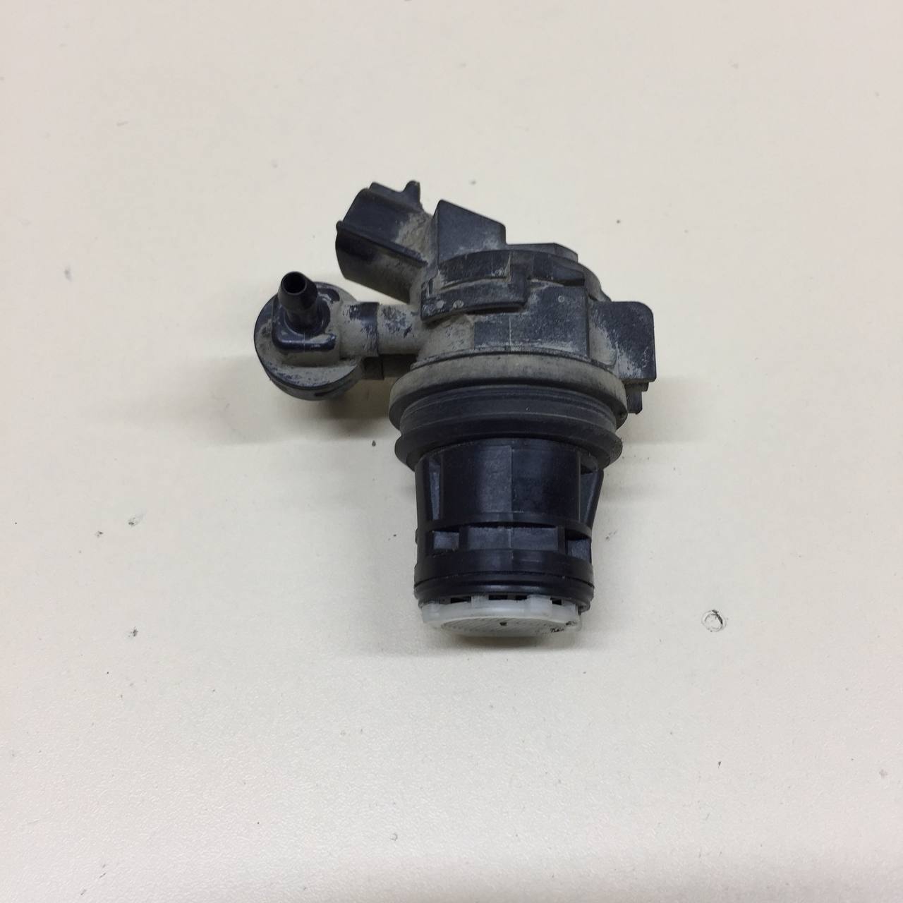 Насос омывателя Toyota Rav 4 (XA40) 2013-2019 Насос омывателя Toyota Rav 4 (XA40) 2013-2019