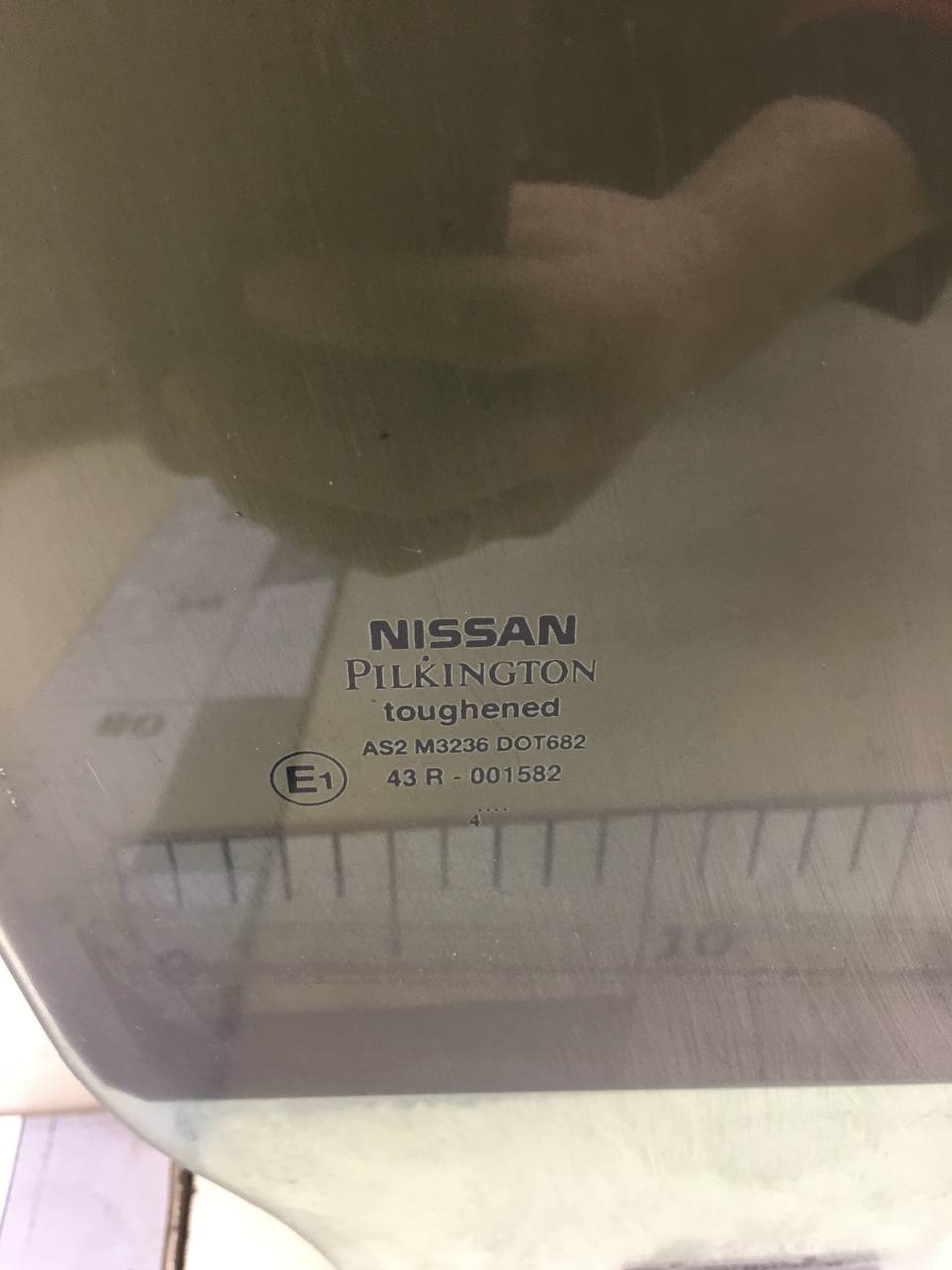 Стекло двери задней правой Nissan Almera (N16) 2000-2006