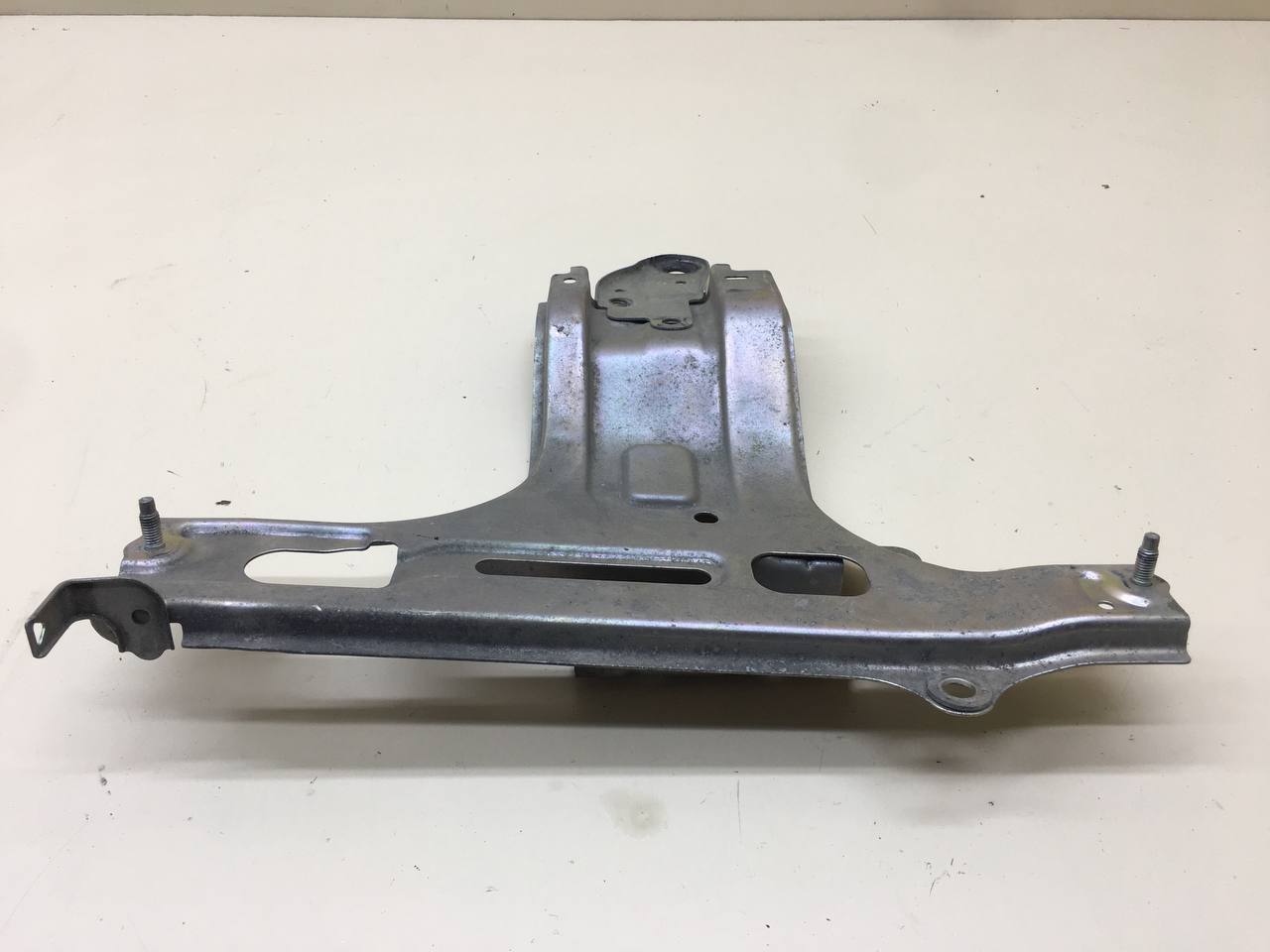 Кронштейн Toyota Rav 4 (XA40) 2013-2019 Кронштейн Toyota Rav 4 (XA40) 2013-2019