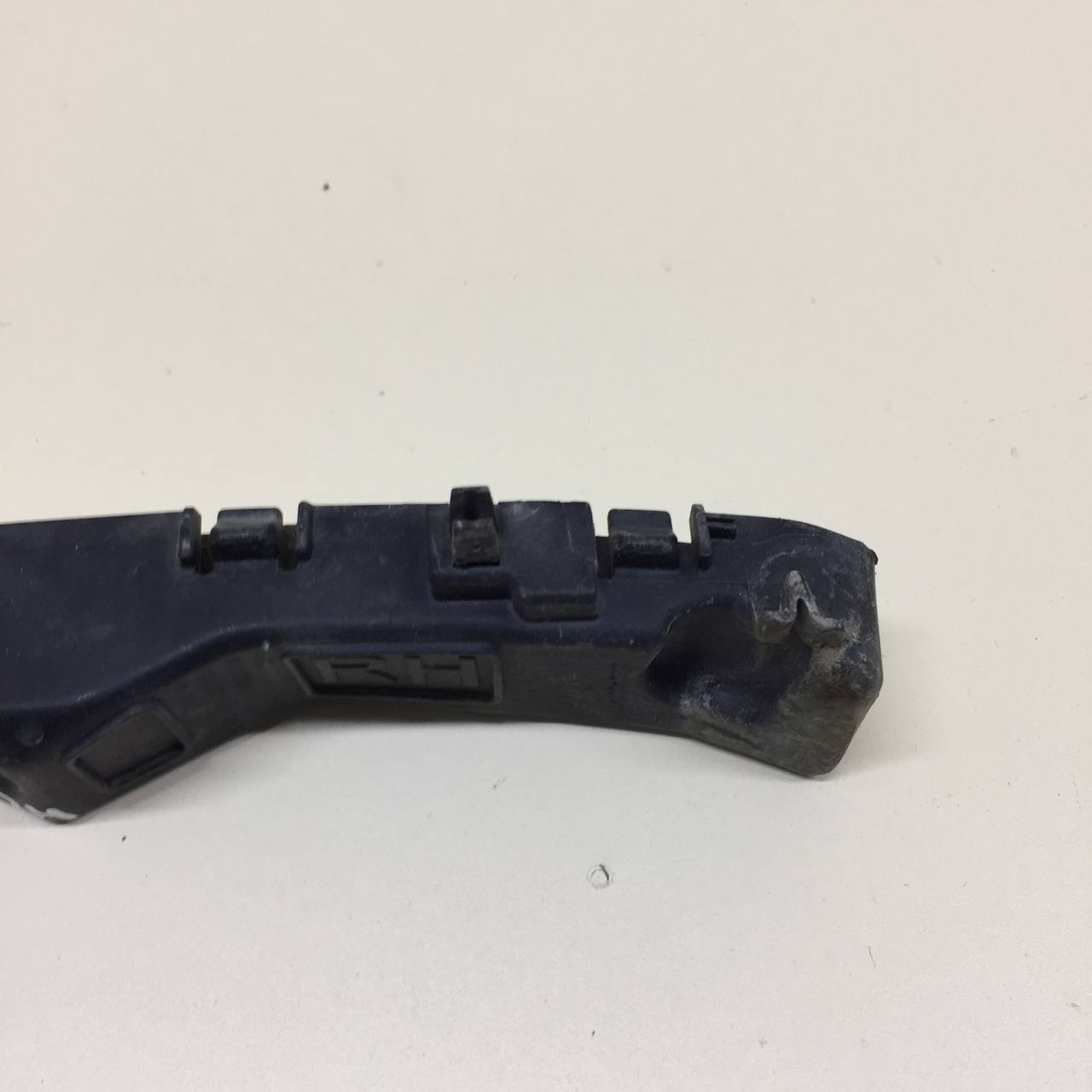 Кронштейн переднего бампера правый Kia Cerato (BD) 2018-2022