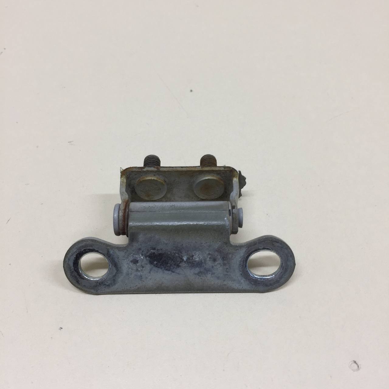 Петля двери багажника Toyota Auris (E150) 2006-2012