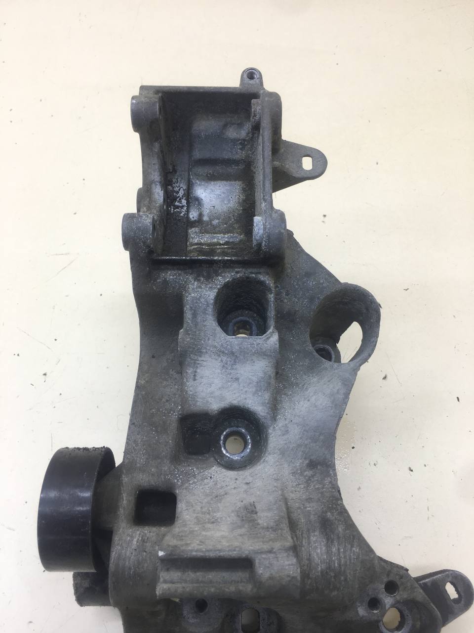 Кронштейн генератора Nissan Almera 3 (G11, G15) 2012> Кронштейн генератора Nissan Almera 3 (G11, G15) 2012>
