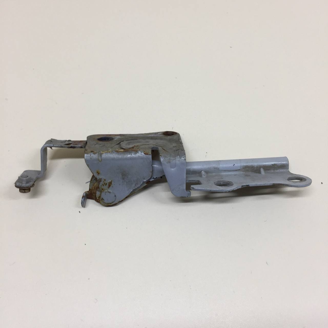 Петля капота правая Kia Spectra (SD) 2004-2011 Петля капота правая Kia Spectra (SD) 2004-2011
