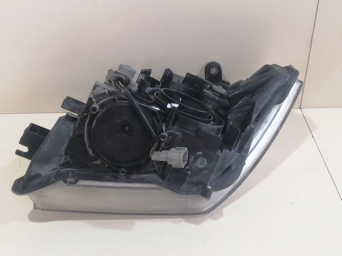 Фара правая Nissan Pathfinder (R51) 2005-2014