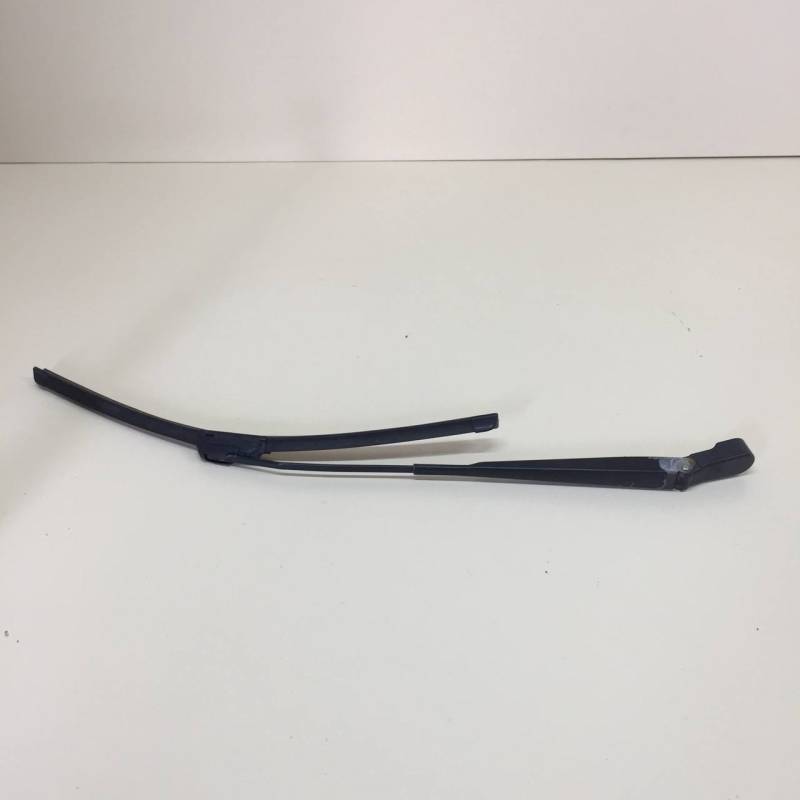 Поводок стеклоочистителя передний правый Lada Largus 2012>