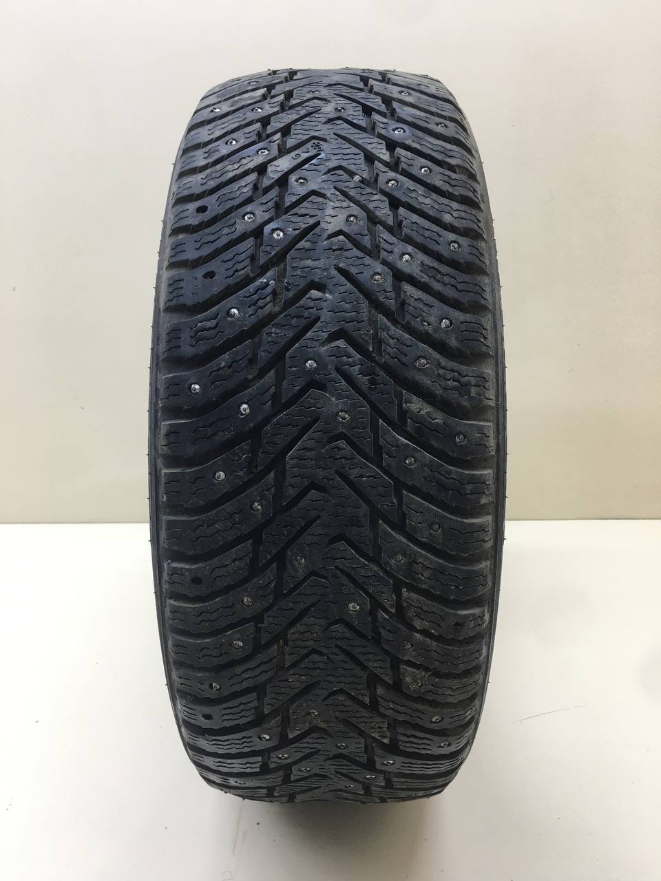 Шины R16 Зимние шипованные Nokian Hakkapelitta 8. 