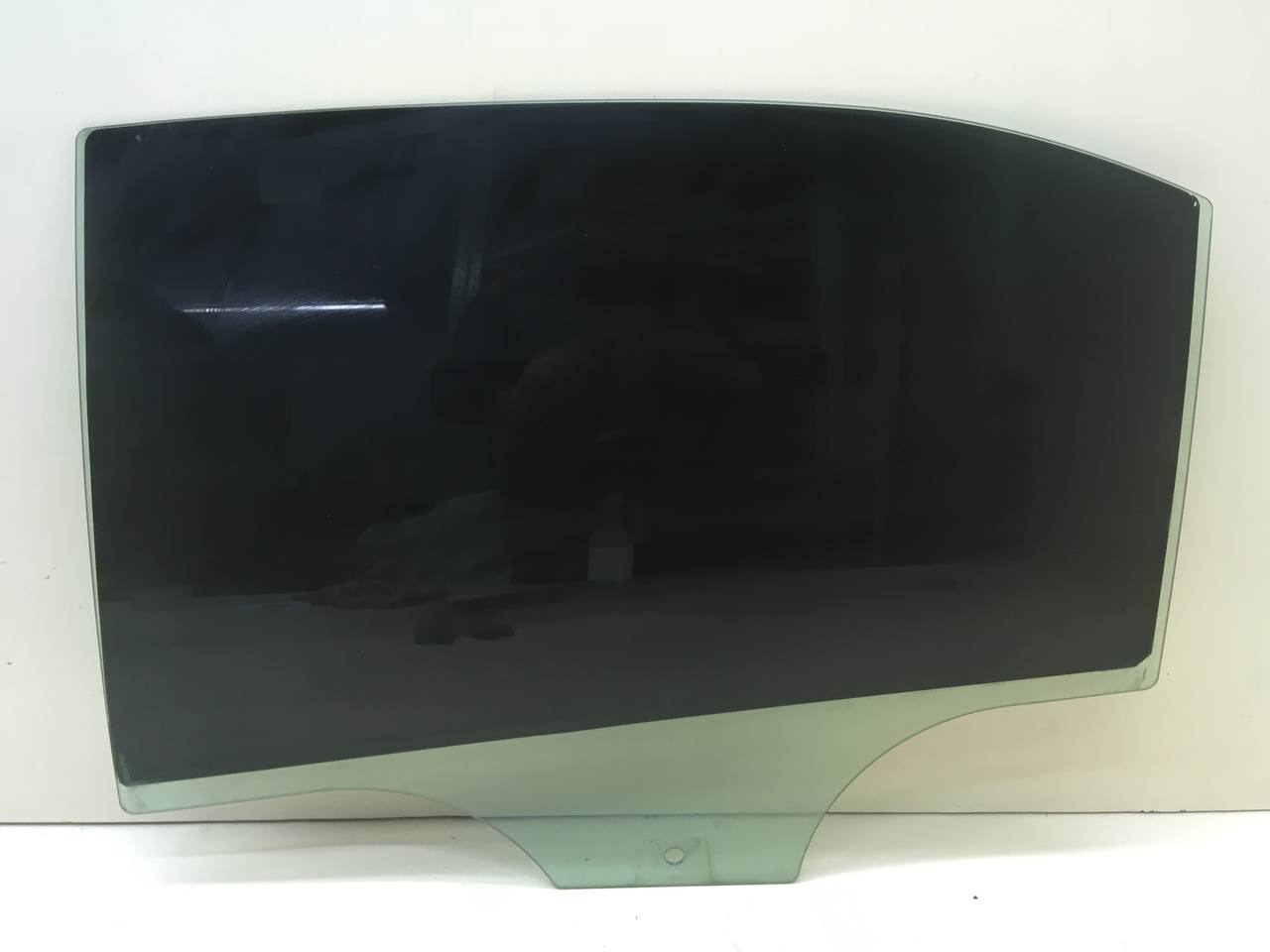 Стекло двери задней левой Skoda Rapid 2012-2020