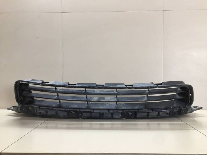 Решетка в бампер центральная Honda Civic 4D 2006-2012