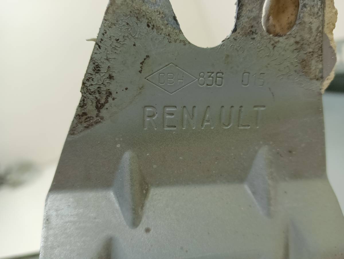 Крыло переднее правое Renault Sandero 2009-2014