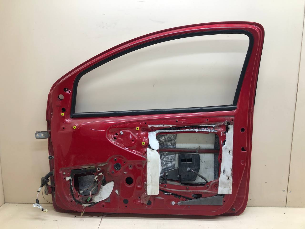 Дверь передняя правая Peugeot 107 2006-2014